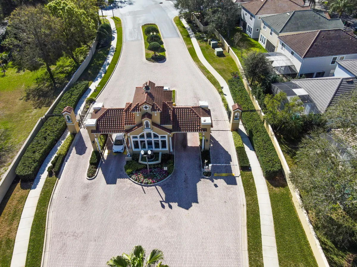Aerial view of homes in Vizcaya